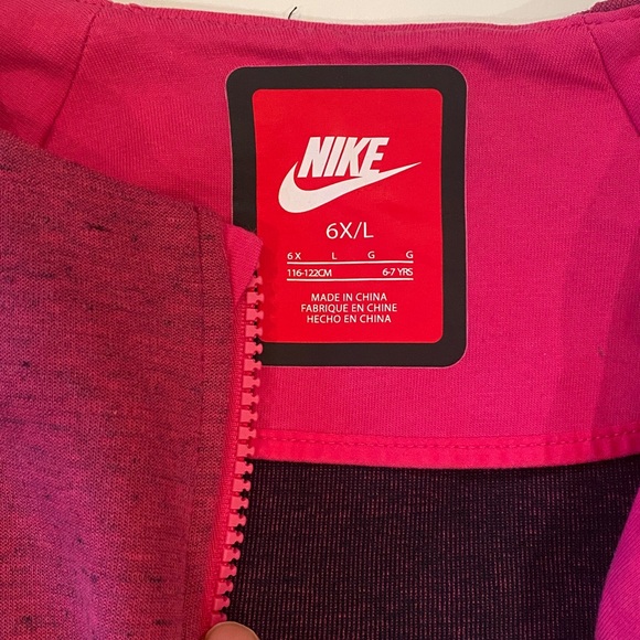 Nike Fuchsia Jacket with Black Details - Picture 2 of 3